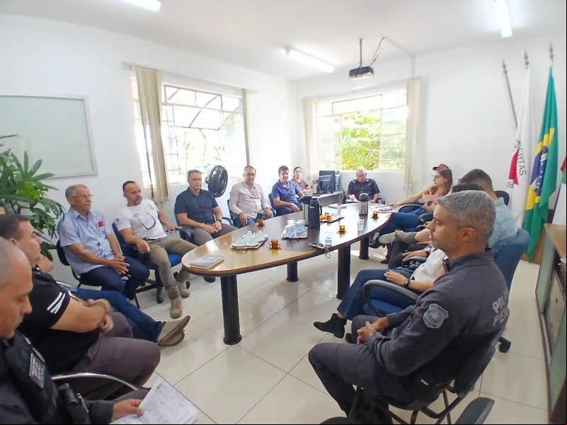 ABASTECIMENTO DE ÁGUA E COLETA DE ESGOTO NO NOVO PRESÍDIO SÃO TRATADOS EM REUNIÃO NO SAAE_foto1