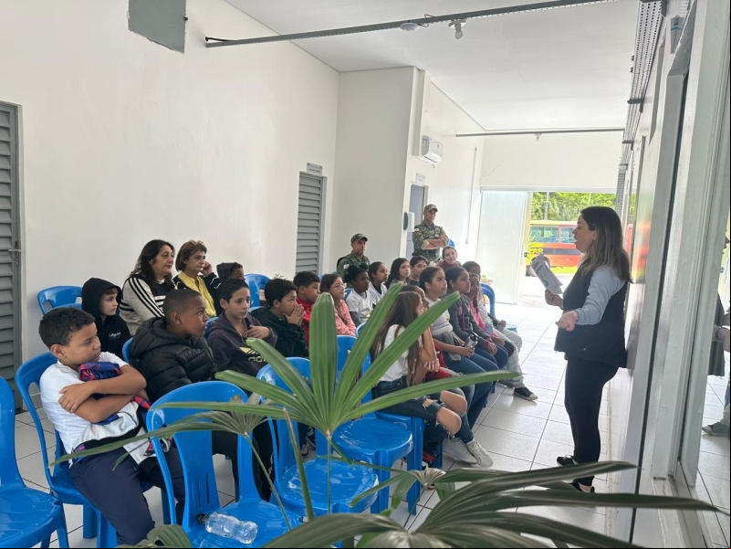 Notícia alunos-da-rede-municipal-de-ensino-visitam-a--ete