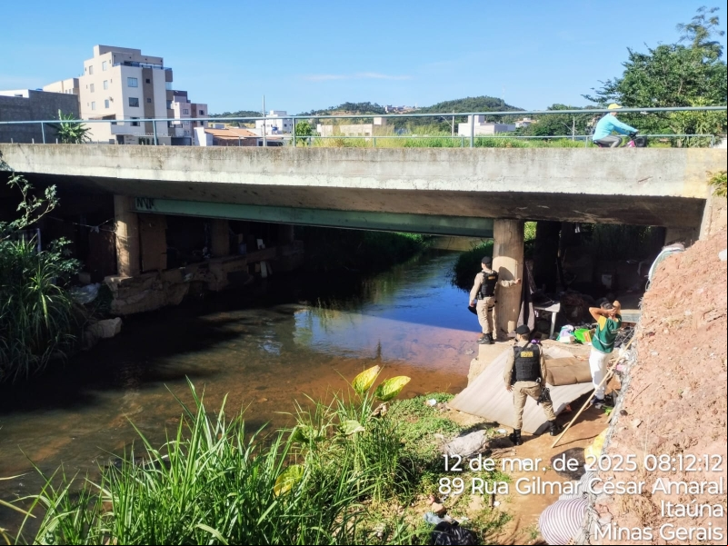 NOVA LIMPEZA NA PONTE DO BAIRRO SION: “MORADORES” VIVIAM EM CONDIÇÕES SUBUMANAS_foto1